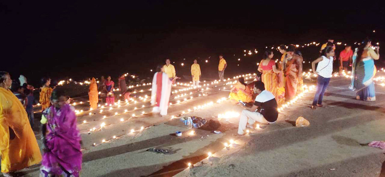 हजारों दीयों से जगमगाया सुकमा का शबरी घाट