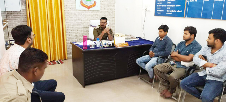 जनदर्शन में मिली शिकायत पर पहल, थाने में ऑटोमोबाइल डीलर्स की बैठक