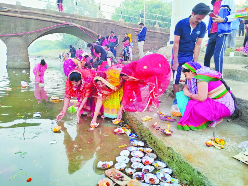 कार्तिक पूर्णिमा पर दीपदान