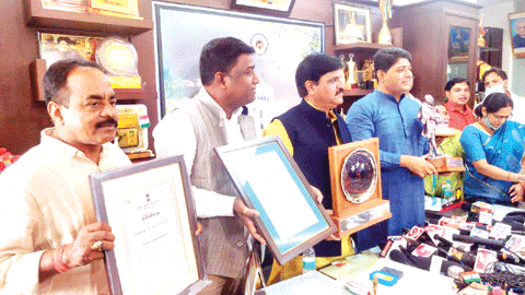 अवॉर्ड से संतुष्ट नहीं, सफाई कर्मचारी होंगे सम्मानित-ढेबर