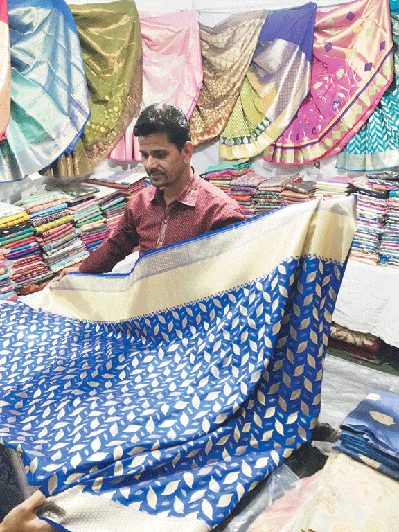  स्पेशल हैण्डलूम एक्सपो 2021 में बुनकरों की पारंपरिक कला का परिचय