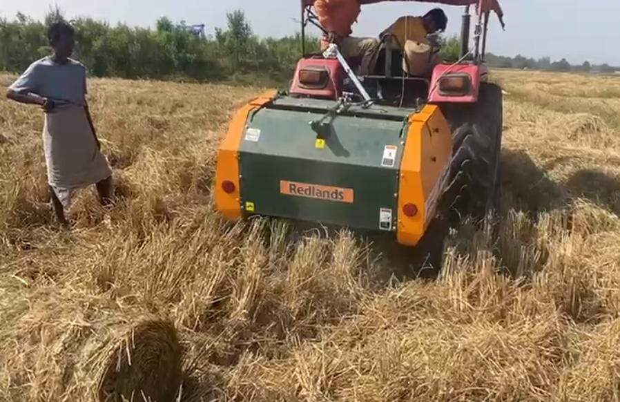 लखनपुर क्षेत्र में पैरा रोलिंग मशीन के पहुंचने से हर्ष