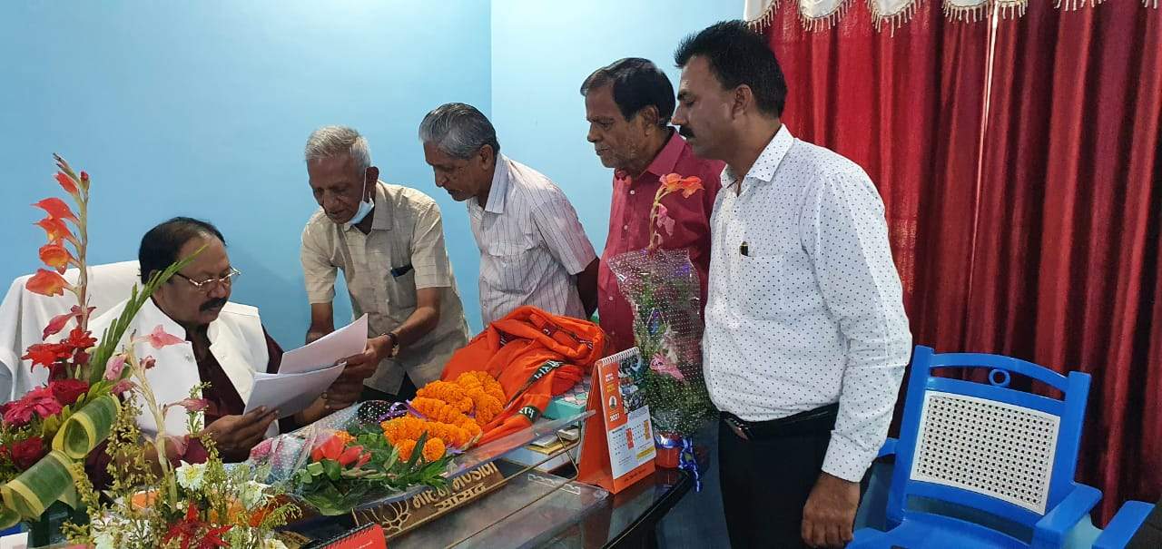 कांकेर तक रेल लाईन शुरु करने सांसद को दिया ज्ञापन