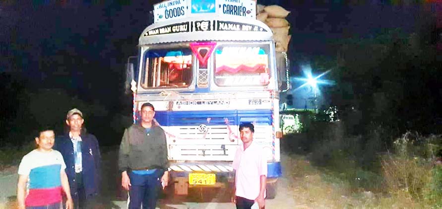अवैध धान परिवहन करते ट्रक और 770 बोरा धान जब्त