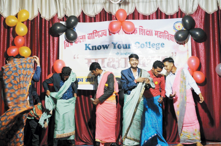 विप्र कॉलेज के विद्यार्थियों ने फ्रेशर पार्टी में खूब किया धमाल