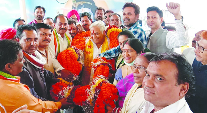 विधायक वोरा को जन्मदिन पर बधाई देने तांता