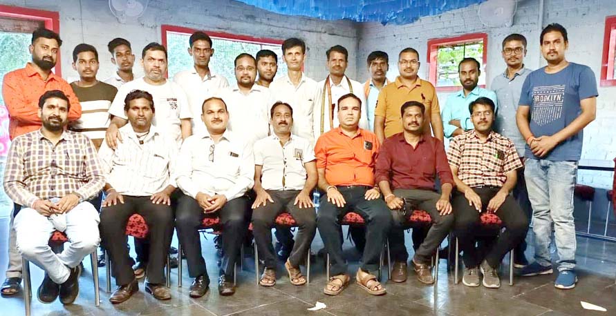 विषम परिस्थिति में भी एकजुट होकर काम करने पर बल विषम परिस्थिति में भी एकजुट होकर काम करने पर बल