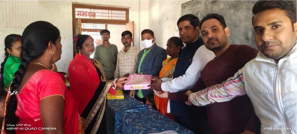 पार्षद ने किया मितानिनों को सम्मानित