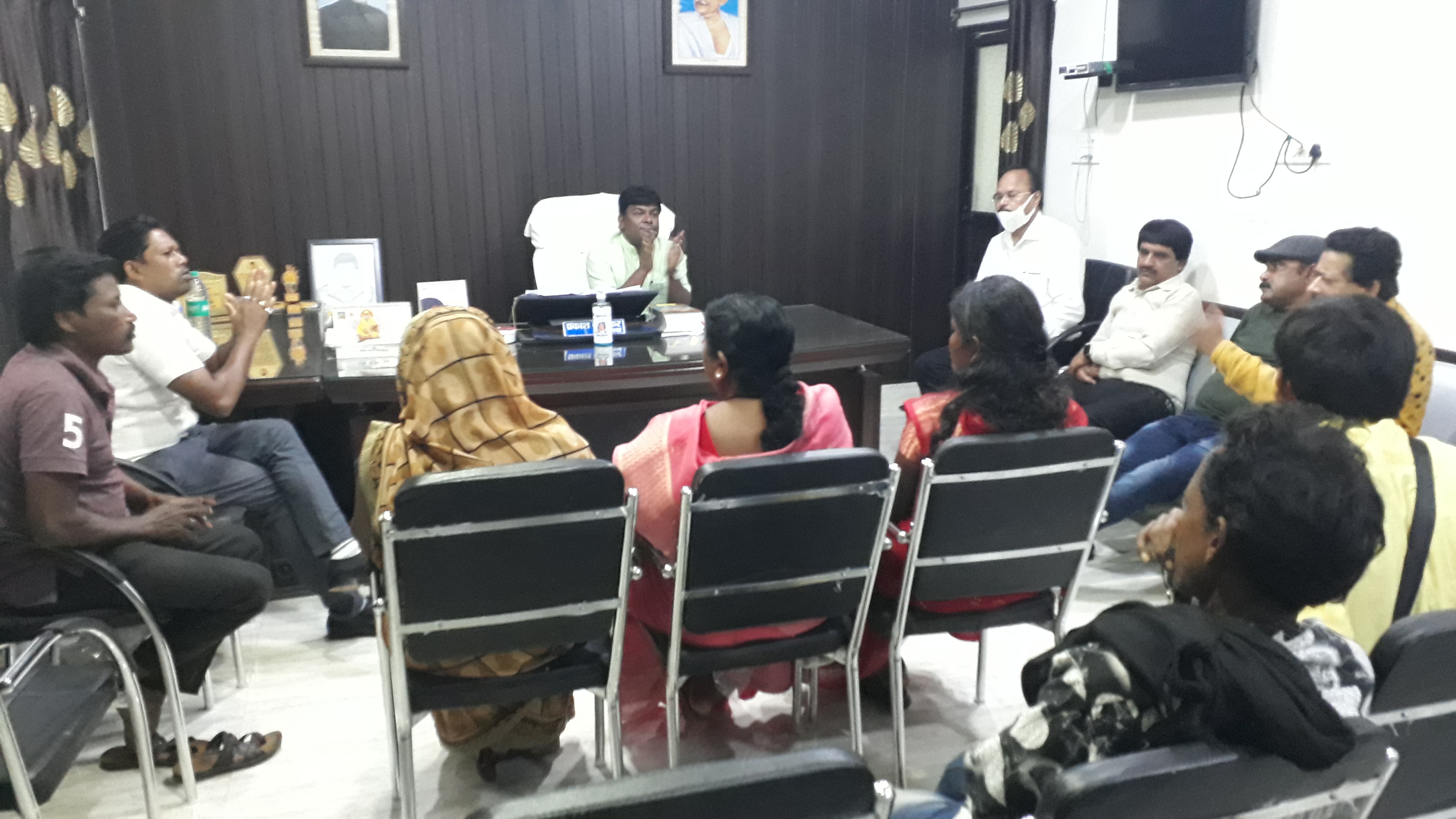 शहर में मुनादी, नल के पानी का उपयोग सिर्फ निस्तारी के लिए करें शहर में मुनादी, नल के पानी का उपयोग सिर्फ निस्तारी के लिए करें