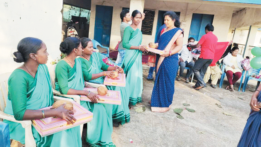  मितानिन दिवस पर विभिन्न कार्यक्रम, मितानिनों को श्रीफल और साड़ी भेंट