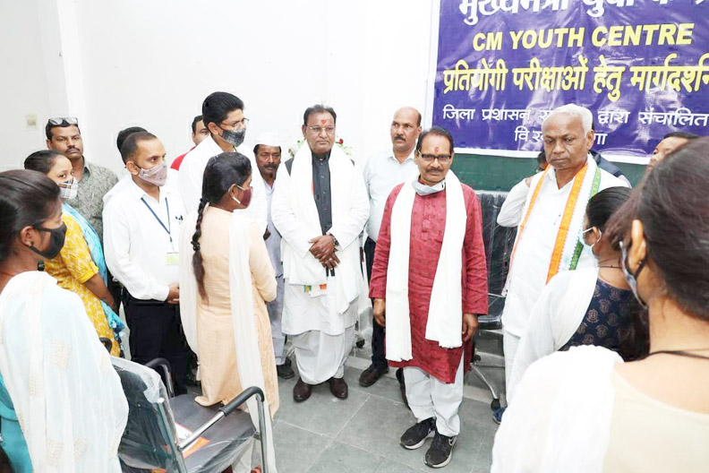 स्कूल शिक्षा मंत्री ने मुख्यमंत्री युवा केन्द्र लैलूंगा का किया निरीक्षण