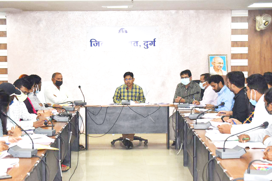 मुर्गीपालन जैसी गतिविधियों में आधुनिक तरीकों पर करें फोकस-सीईओ