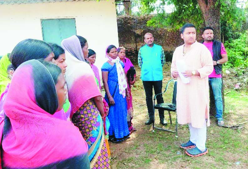 कर्ज से छुटकारा पाने 17 किमी पैदल चल कर जशपुर पहुंचीं कोरवा महिलाएं