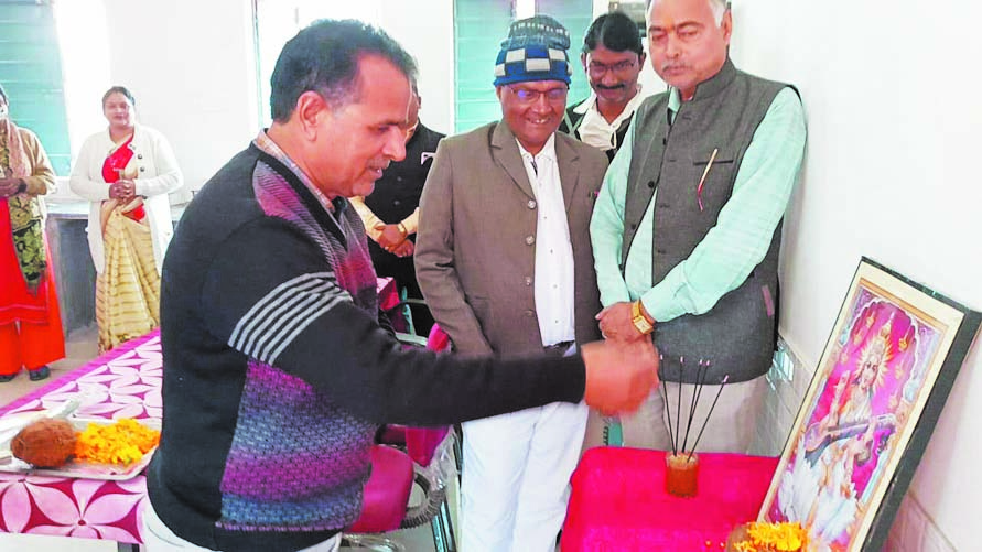 नवीन कक्षों का जनप्रतिनिधियों ने किया उद्घाटन