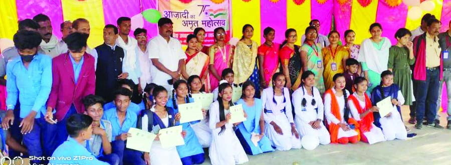 स्कूल में मना अमृत महोत्सव स्कूल में मना अमृत महोत्सव