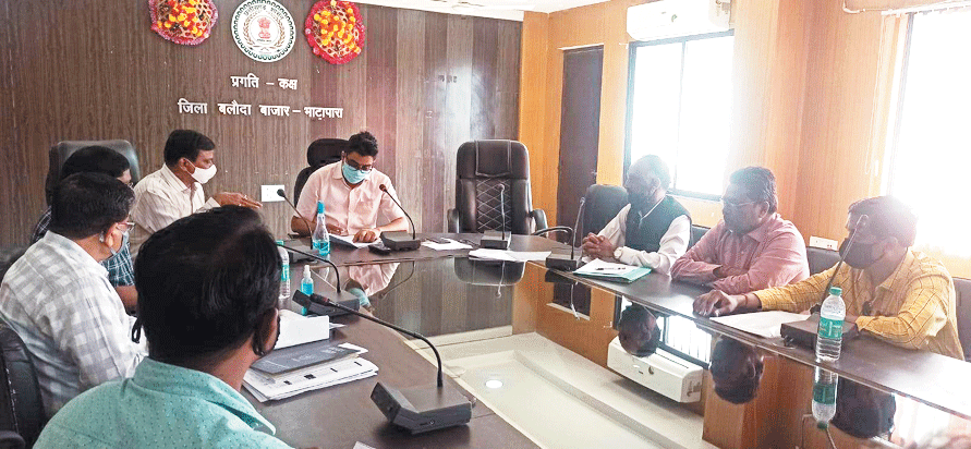 धान खरीदी की तैयारियां हुई तेज कलेक्टर ने की राईस मिलर्स के साथ बैठक धान खरीदी की तैयारियां हुई तेज कलेक्टर ने की राईस मिलर्स के साथ बैठक