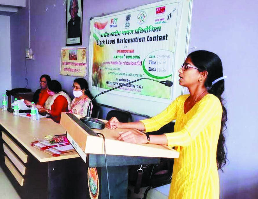 जिला स्तरीय भाषण प्रतियोगिता के लिए बरखा, चंचल व कीर्ति का चयन