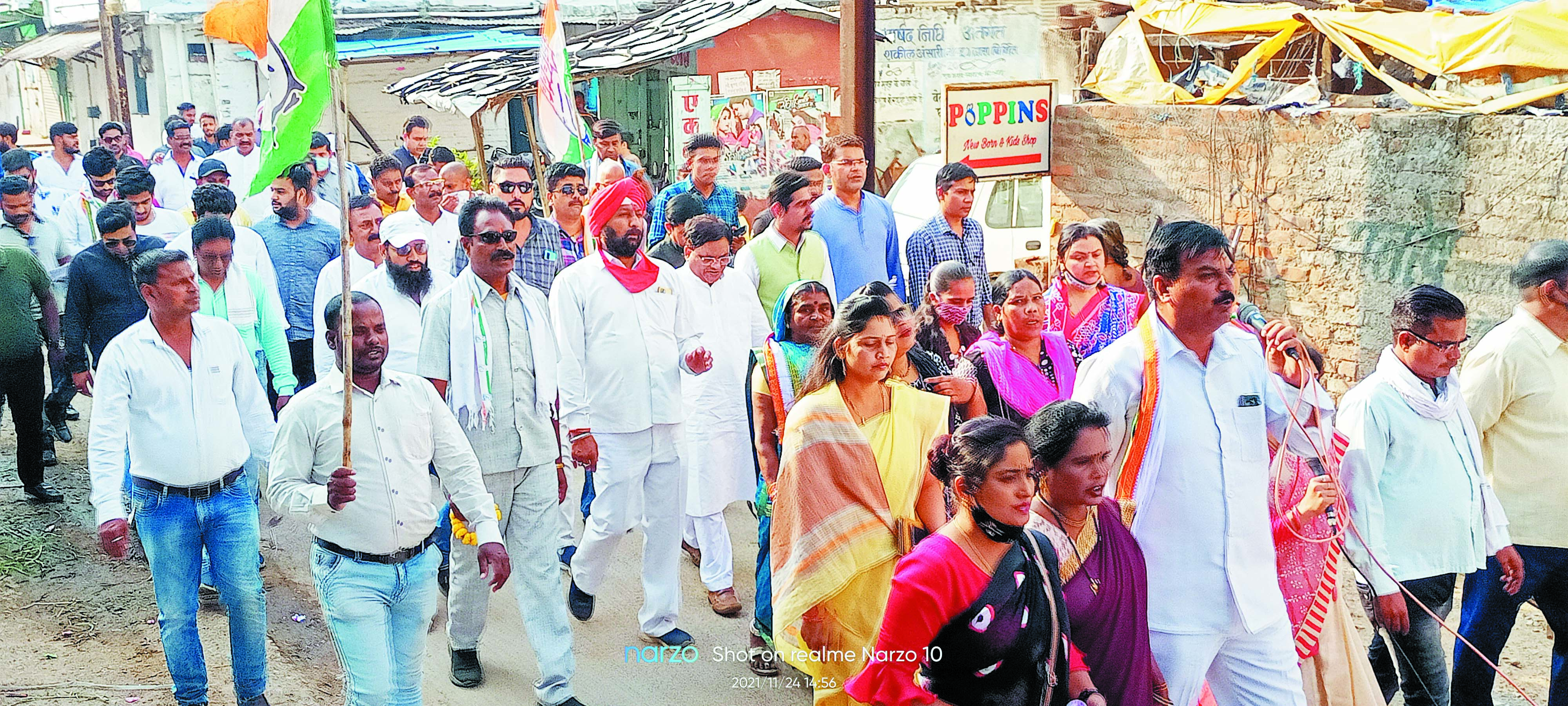 कांग्रेस ने निकाली जन-जागरण पदयात्रा कांग्रेस ने निकाली जन-जागरण पदयात्रा