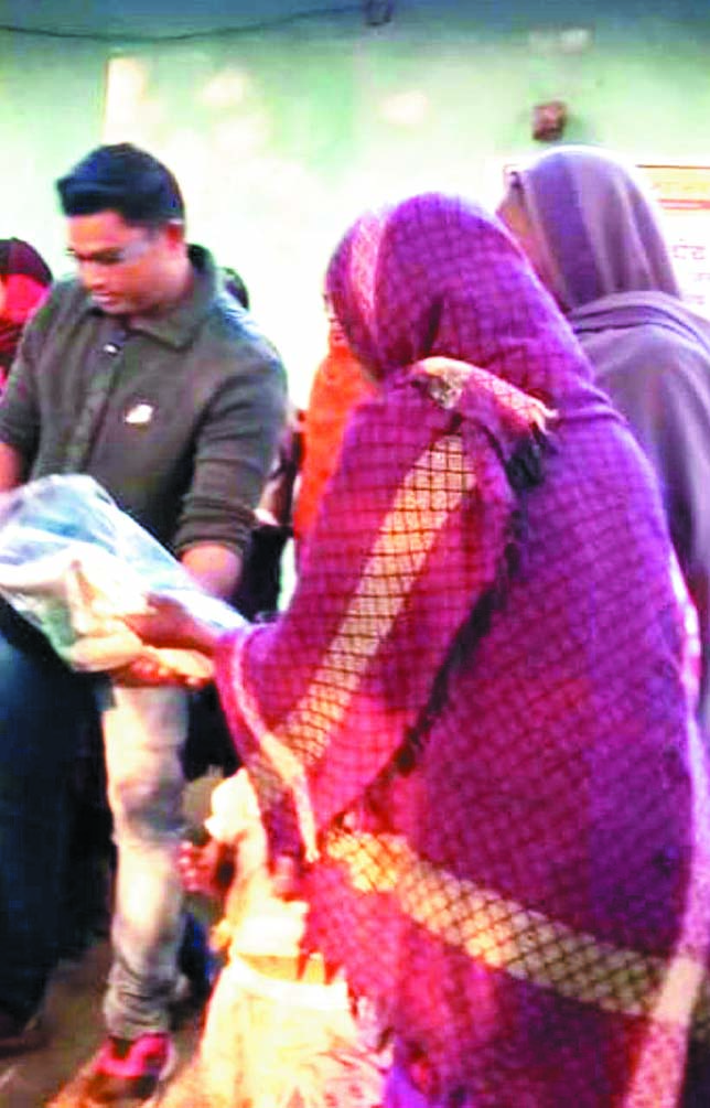 जरूरतमंदों को बांटे गर्म कपड़े