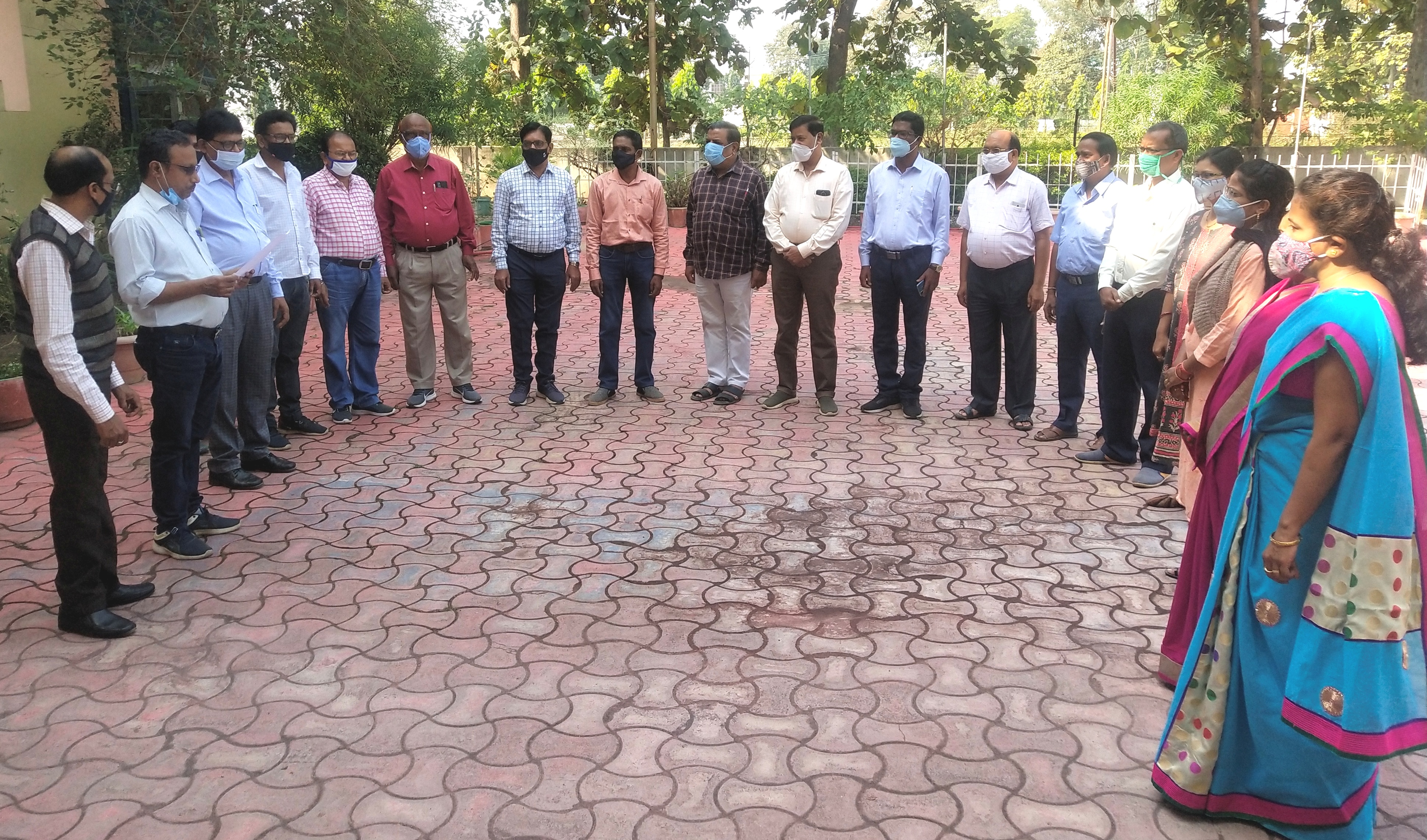 संविधान दिवस पर अधिकारी-कर्मचारियों ने ली शपथ संविधान दिवस पर अधिकारी-कर्मचारियों ने ली शपथ