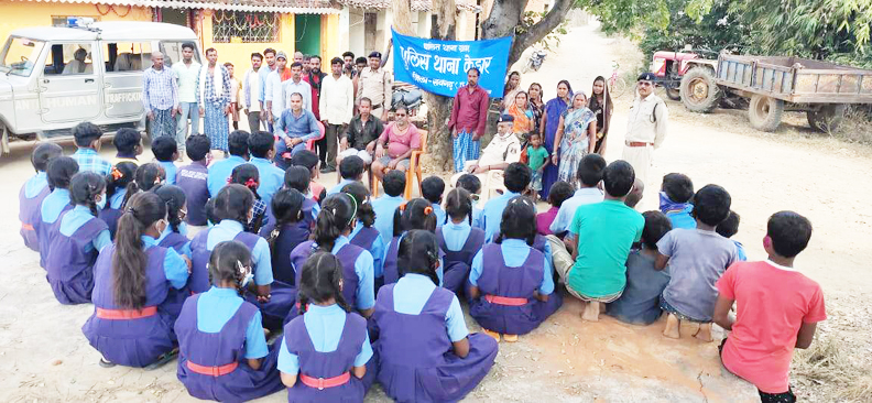 चलित थाना, साइबर अपराध रोकने ग्रामीणों को किया जागरूक