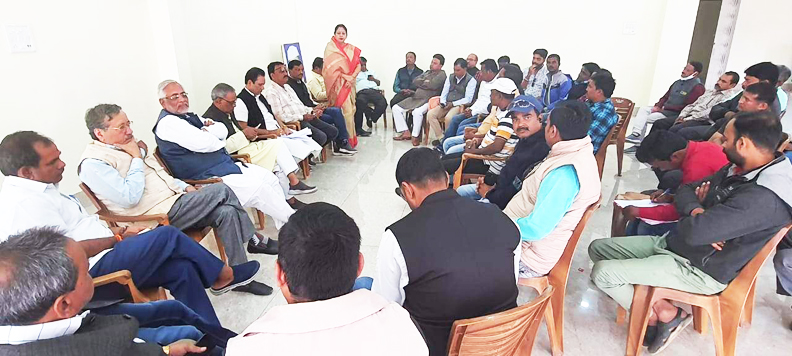 पर्यवेक्षकों के आगे कांग्रेस नेताओं ने जिला विभाजन पर जताई आपत्ति पर्यवेक्षकों के आगे कांग्रेस नेताओं ने जिला विभाजन पर जताई आपत्ति