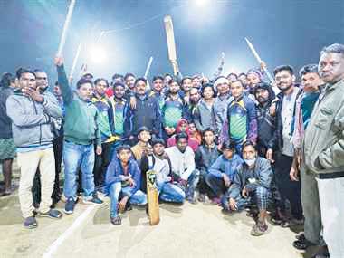 गोपालपुर रात्रिकालीन क्रिकेट स्पर्धा में ग्रीन स्टार सपोस विजयी, गोपालपुर रात्रिकालीन क्रिकेट स्पर्धा में ग्रीन स्टार सपोस विजयी,