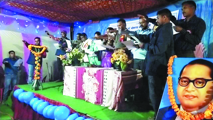 संविधान दिवस पर ली शपथ