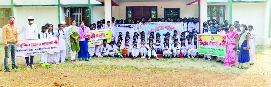 छात्राओं ने वन विभाग कार्यालय का किया भ्रमण छात्राओं ने वन विभाग कार्यालय का किया भ्रमण