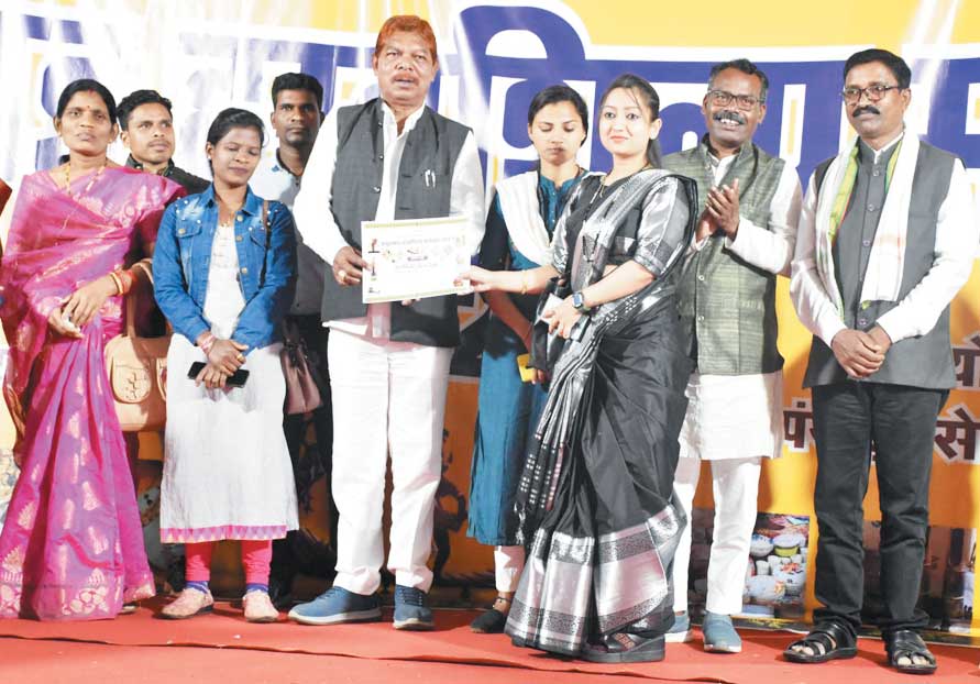  शिल्पकारों को प्रदेश सरकार दे रही प्रशिक्षण व सहयोग- कश्यप