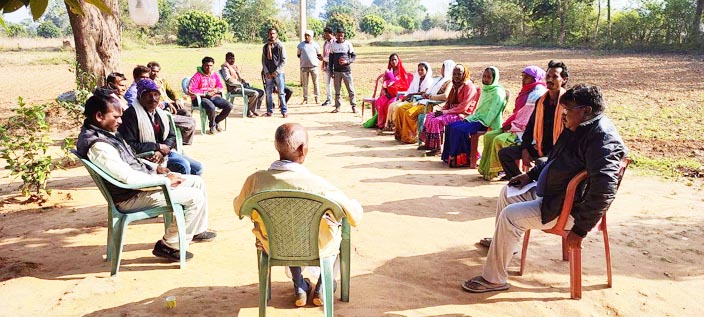 विधायक से मिले हिंदी माध्यम स्कूल के अभिभावक