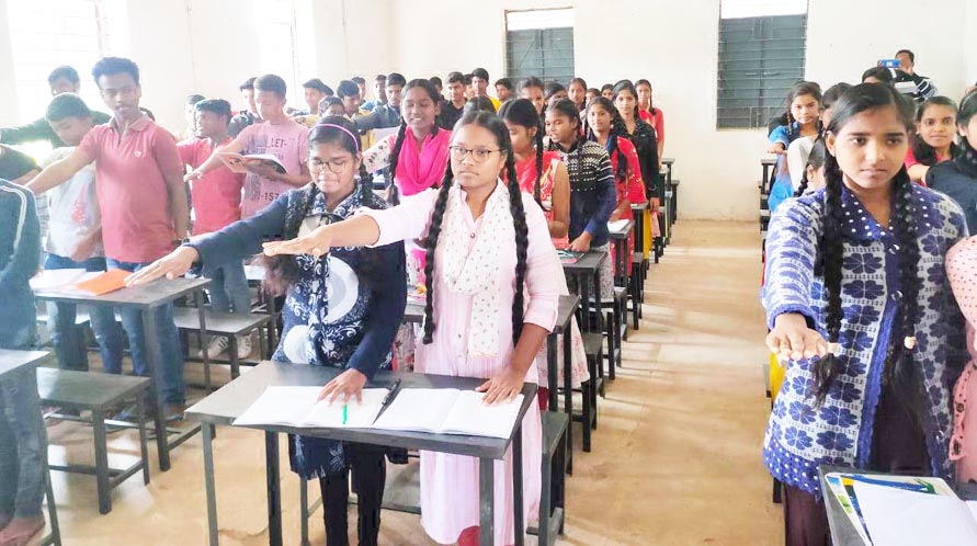 संविधान प्रस्तावना की ली शपथ