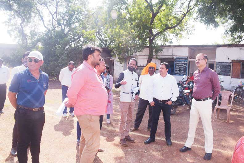 धान उपार्जन केन्द्रों का निरीक्षण धान उपार्जन केन्द्रों का निरीक्षण