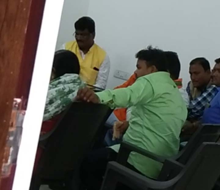 कमीशनखोरी के आरोप में घिरी जनपद अध्यक्ष प्रतीक्षा कमीशनखोरी के आरोप में घिरी जनपद अध्यक्ष प्रतीक्षा
