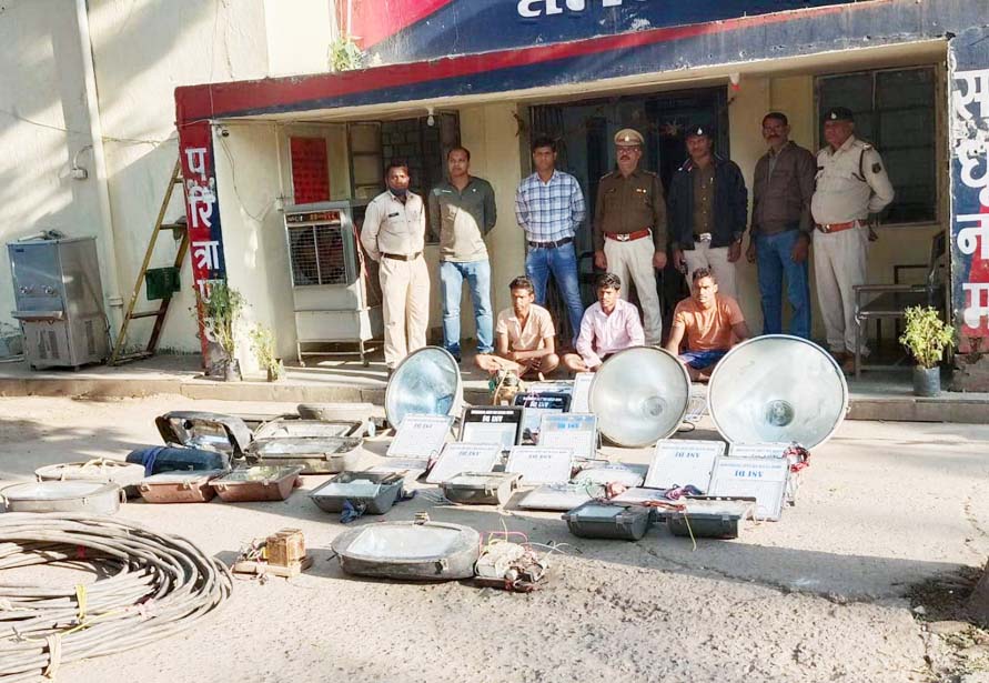 डोंगामहुआ मांइस क्षेत्र में लाइट्स व कॉपर वायर की चोरी, 3 बंदी