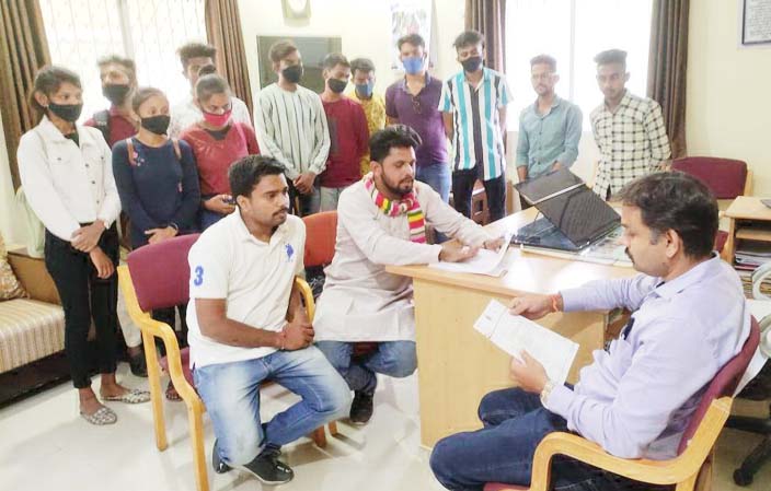 साइंस कॉलेज में एनएसयूआई ने किया प्रदर्शन साइंस कॉलेज में एनएसयूआई ने किया प्रदर्शन