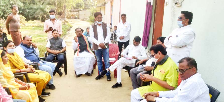 कांग्रेस चुनाव पर्यवेक्षक पहुंचे सारंगढ़, वार्डों में जाकर बूथ सेक्टर कमेटियों से की चर्चा, बीजेपी ने भी बैठक कर बनाया प्रभारी कांग्रेस चुनाव पर्यवेक्षक पहुंचे सारंगढ़, वार्डों में जाकर बूथ सेक्टर कमेटियों से की चर्चा, बीजेपी ने भी बैठक कर बनाया प्रभारी