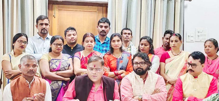 राज्य सरकार बस्तर के आदिवासियों पर दोहरा मापदंड अपना रही है-अमित जोगी
