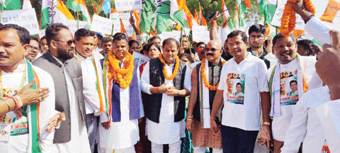    महंगाई के खिलाफ कांग्रेस की पदयात्रा में शामिल हुए मरकाम-चंदन यादव