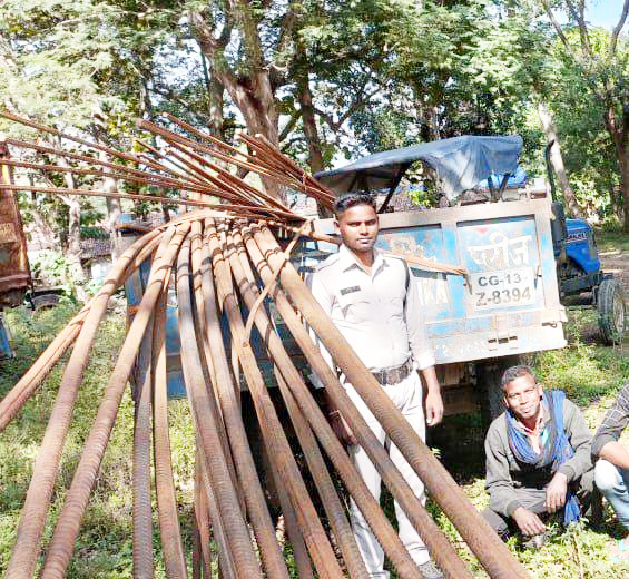 रेल्वे यार्ड के काम में लगी कंस्ट्रक्शन कम्पनी से सरिया चोरी करने वाले 4 बंदी