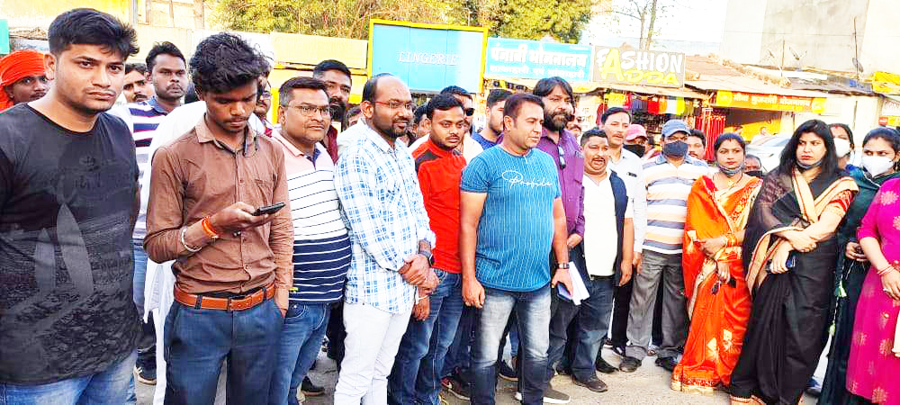 एमपी के मंत्री बिसाहूलाल के खिलाफ महिलाओं का गुस्सा फूटा एमपी के मंत्री बिसाहूलाल के खिलाफ महिलाओं का गुस्सा फूटा