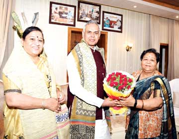 गुजरात के राज्यपाल ने छत्तीसगढ़ी संस्कृति-व्यंजनों को सराहा