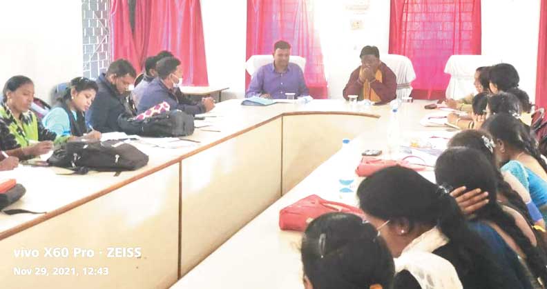 संसदीय सचिव मिंज ने ली बिहान प्रोजेक्ट मैनेजरों की बैठक