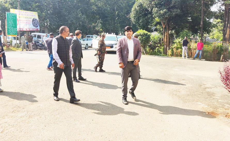 ननि चुनाव: शिवपुर चरचा में 3, बैकुंठपुर में 2 ने भरा पर्चा