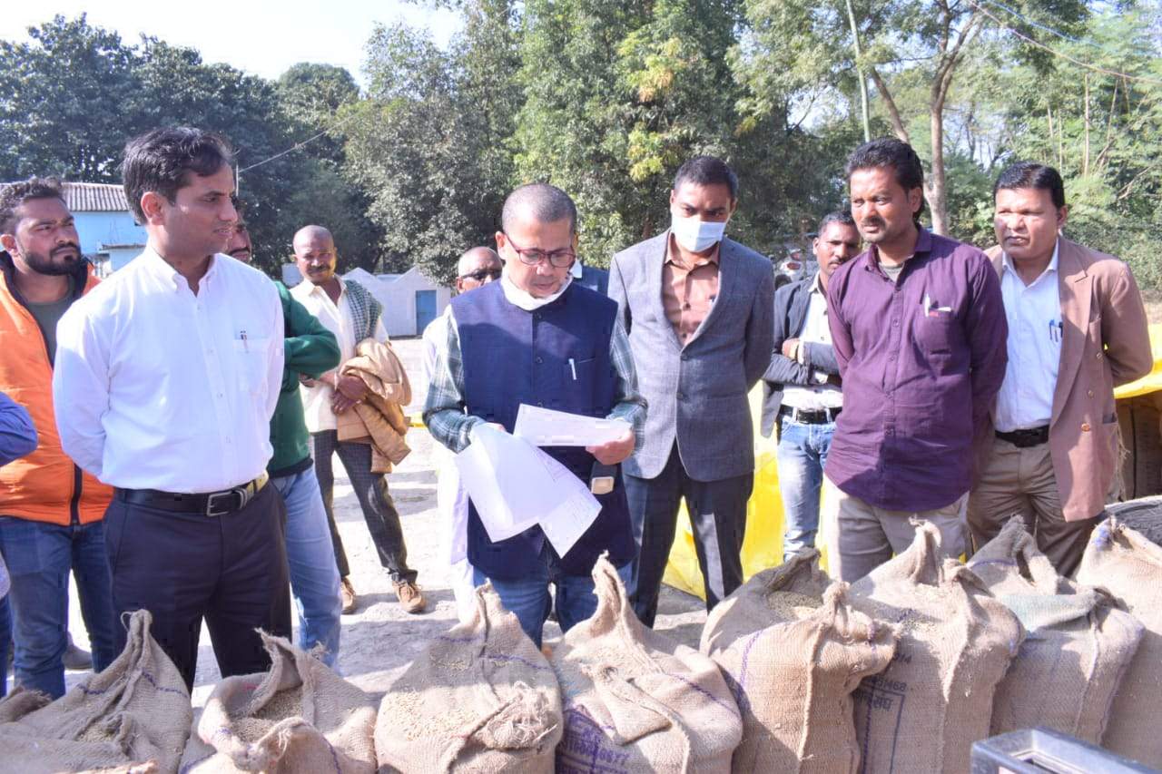 धान खरीदी महाभियान शुरु, उपार्जन केंद्रों में पूजा-अर्चना के साथ धान खरीदी शुरू धान खरीदी महाभियान शुरु, उपार्जन केंद्रों में पूजा-अर्चना के साथ धान खरीदी शुरू