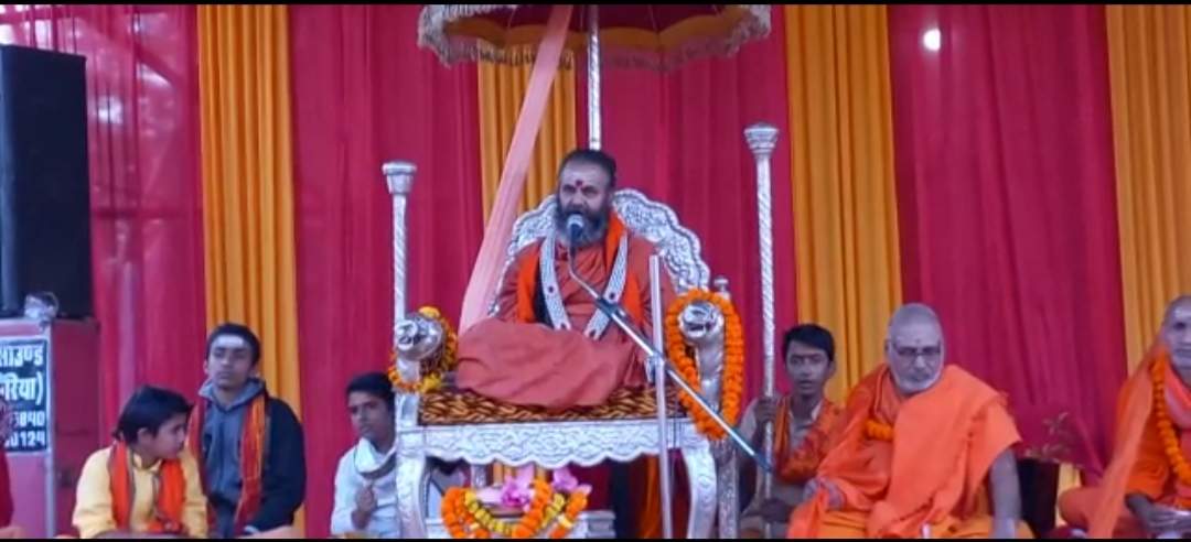 मोबाइल के साथ घर पर बहन बेटियों की सुरक्षा के लिए शस्त्र भी होना चाहिए- नरेंद्रानंद सरस्वती