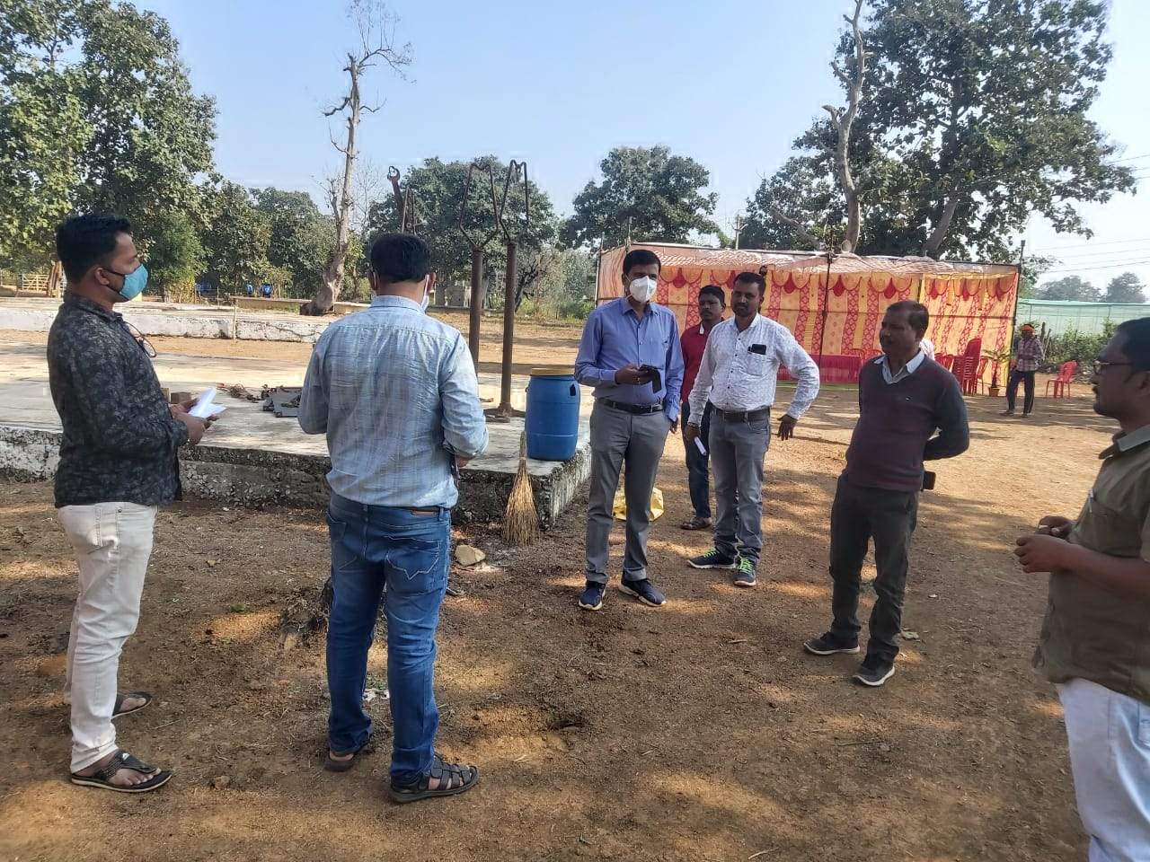 धान खरीदी केंद्र में लापरवाही पर नोटिस धान खरीदी केंद्र में लापरवाही पर नोटिस