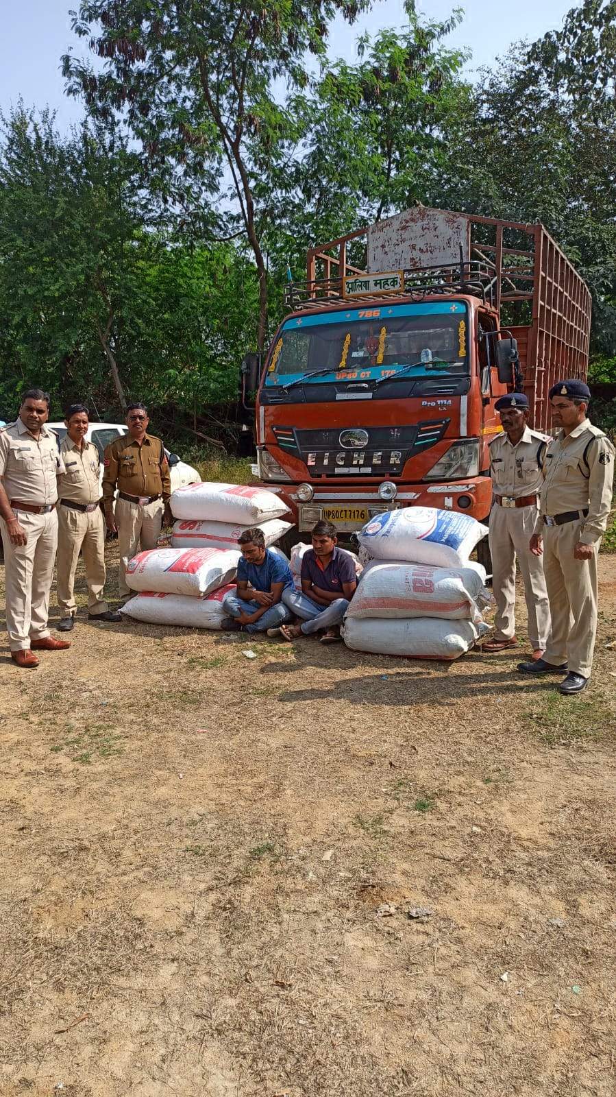 3 क्विंटल गांजे सहित यूपी के 2 बंदी 3 क्विंटल गांजे सहित यूपी के 2 बंदी
