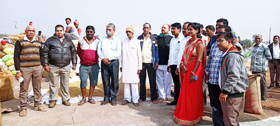 दुर्ग ग्रामीण के सबसे बड़े धान सोसायटी में पहले दिन शांतिपूर्ण धान खरीदी दुर्ग ग्रामीण के सबसे बड़े धान सोसायटी में पहले दिन शांतिपूर्ण धान खरीदी