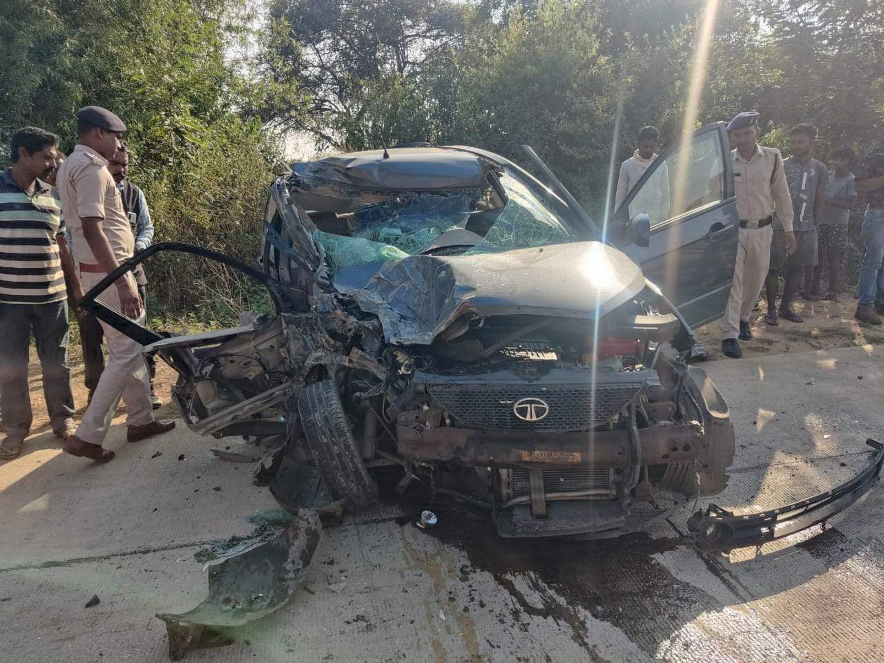 वाहनों में टक्कर, 2 जख्मी